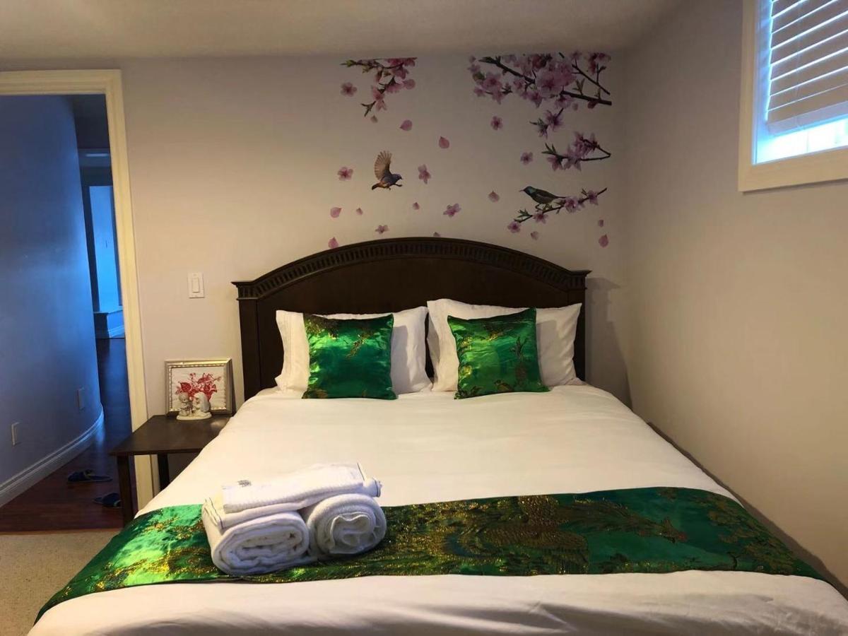 Hamptons Rose Garden Family! Hotell YYC Eksteriør bilde