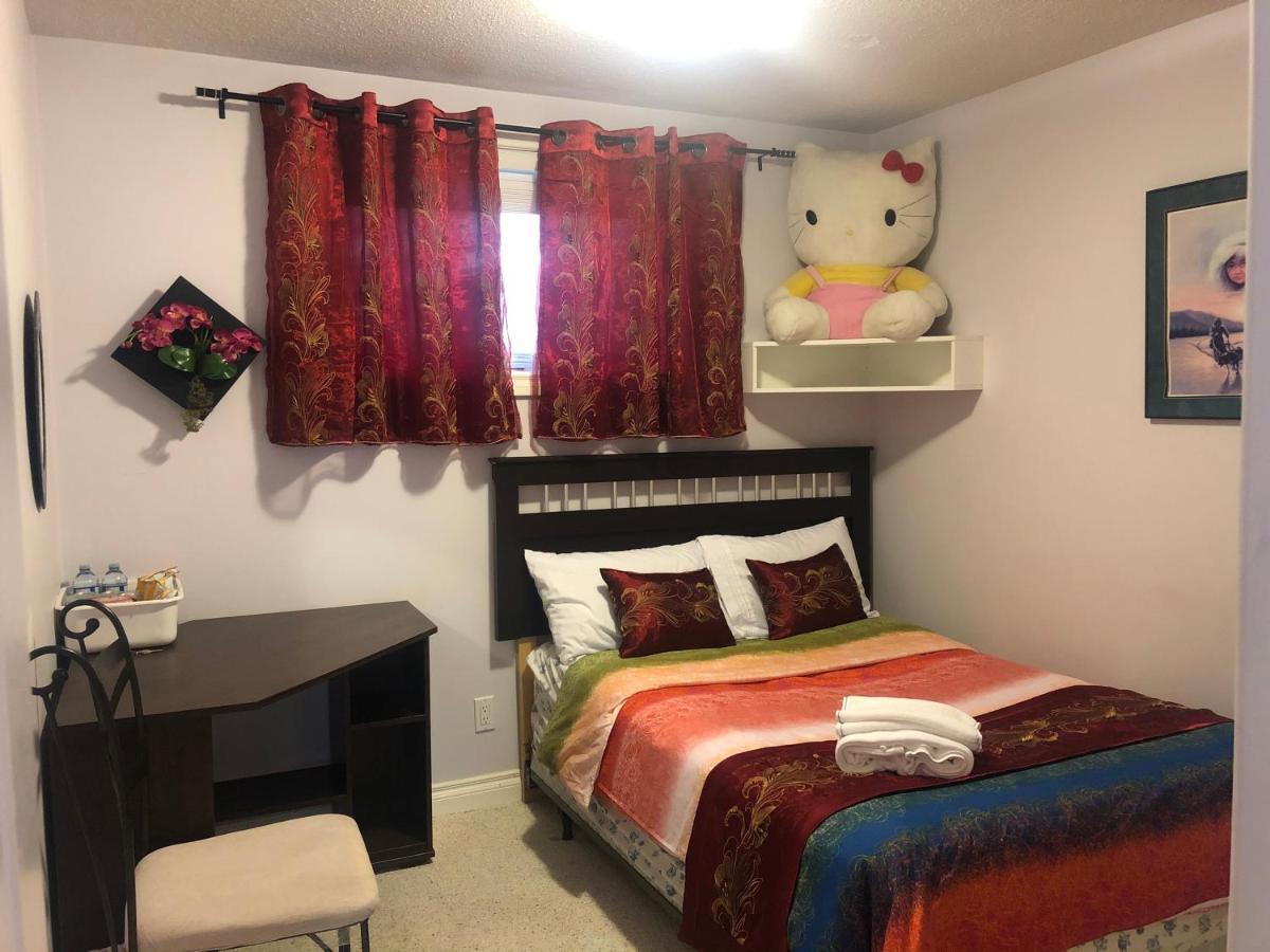 Hamptons Rose Garden Family! Hotell YYC Eksteriør bilde
